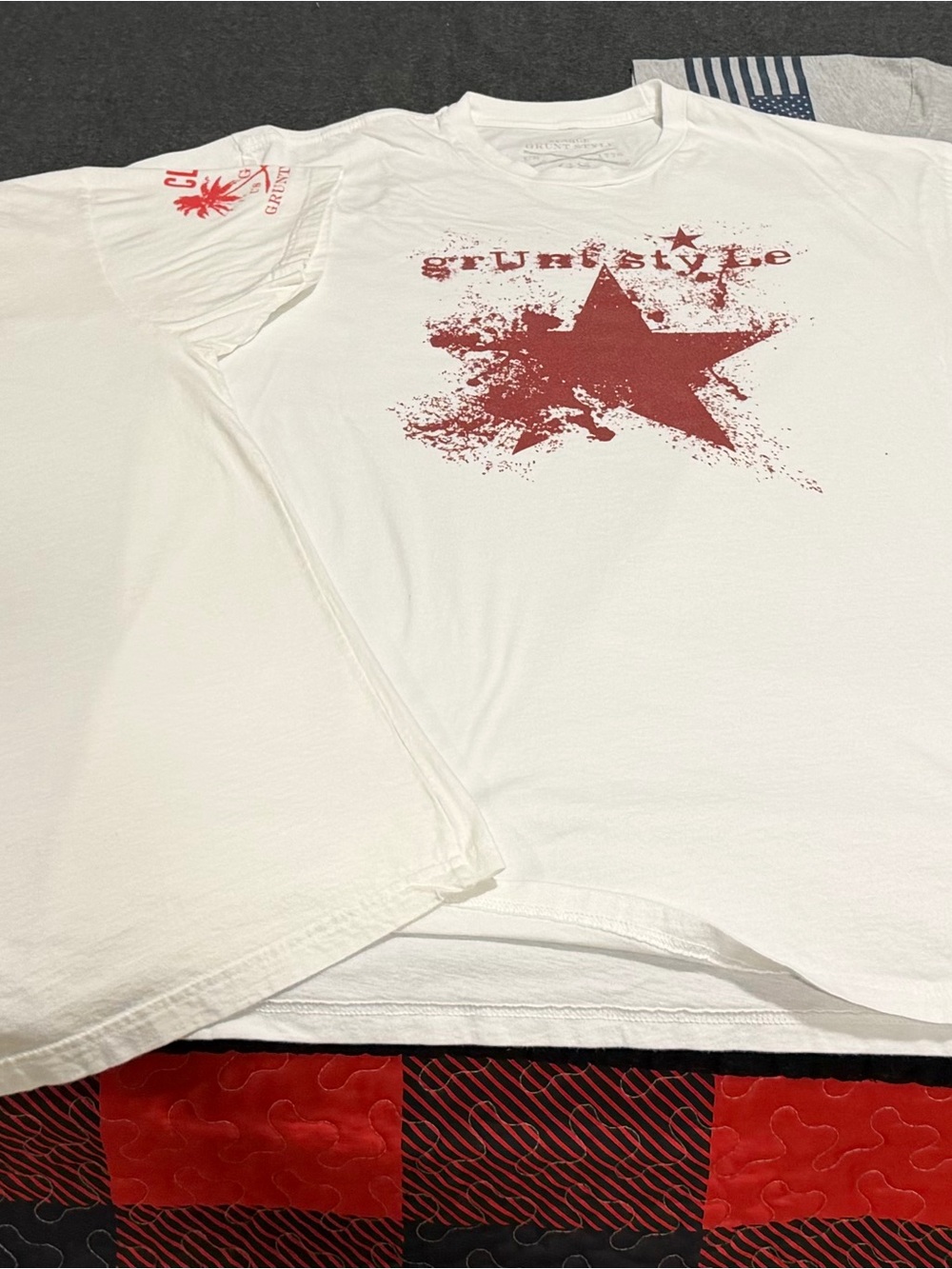 Grunt Style White Short-Sleeve Tee with Red Distressed Star